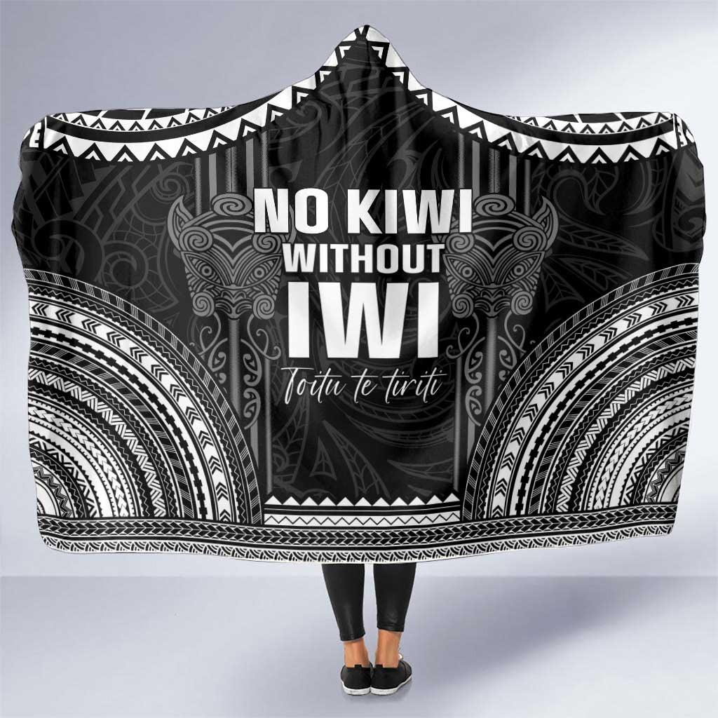 Aotearoa Toitu Te Tiriti Hooded Blanket No Kiwi Without Iwi LT05 One Size Black - Polynesian Pride