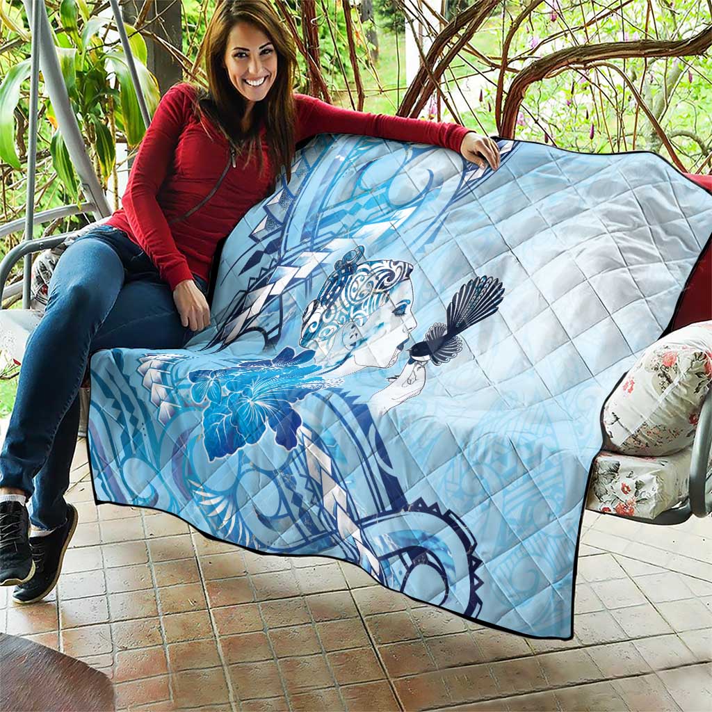 Aotearoa Maori Wahine Quilt Fantail Bird Blue Gold Marble