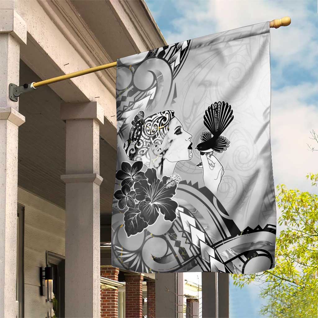 Aotearoa Maori Wahine Garden Flag Fantail Bird Black Gold Marble LT05 House Flag Black - Polynesian Pride