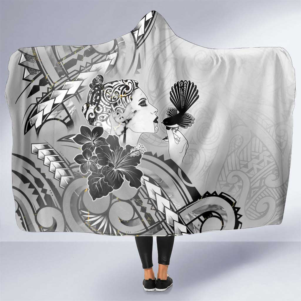 Aotearoa Maori Wahine Hooded Blanket Fantail Bird Black Gold Marble LT05 One Size Black - Polynesian Pride