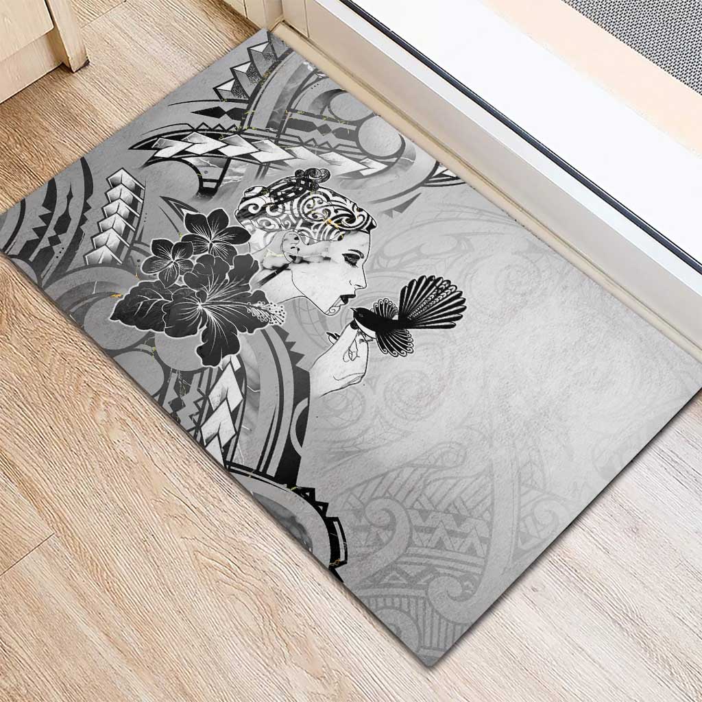 Aotearoa Maori Wahine Rubber Doormat Fantail Bird Black Gold Marble LT05 - Polynesian Pride