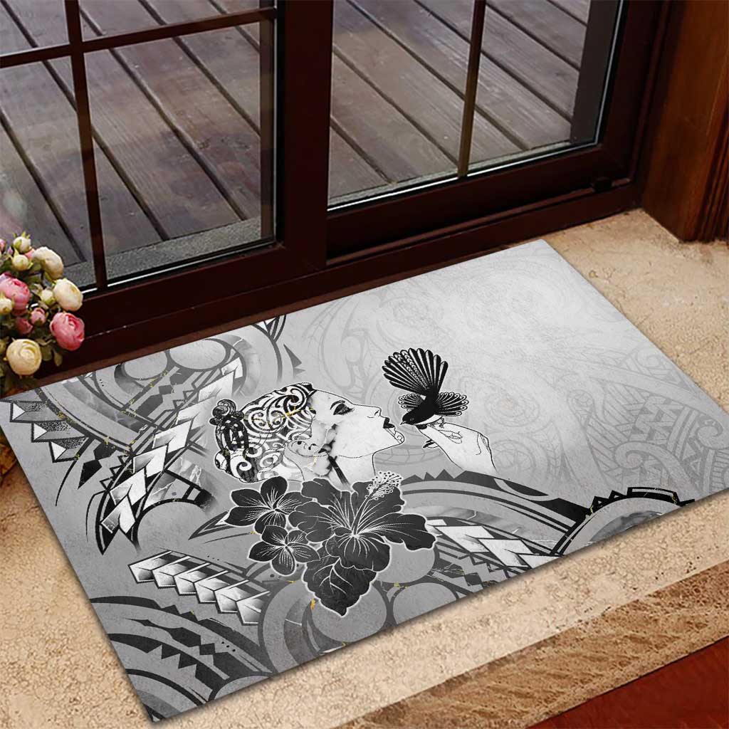 Aotearoa Maori Wahine Rubber Doormat Fantail Bird Black Gold Marble LT05 - Polynesian Pride
