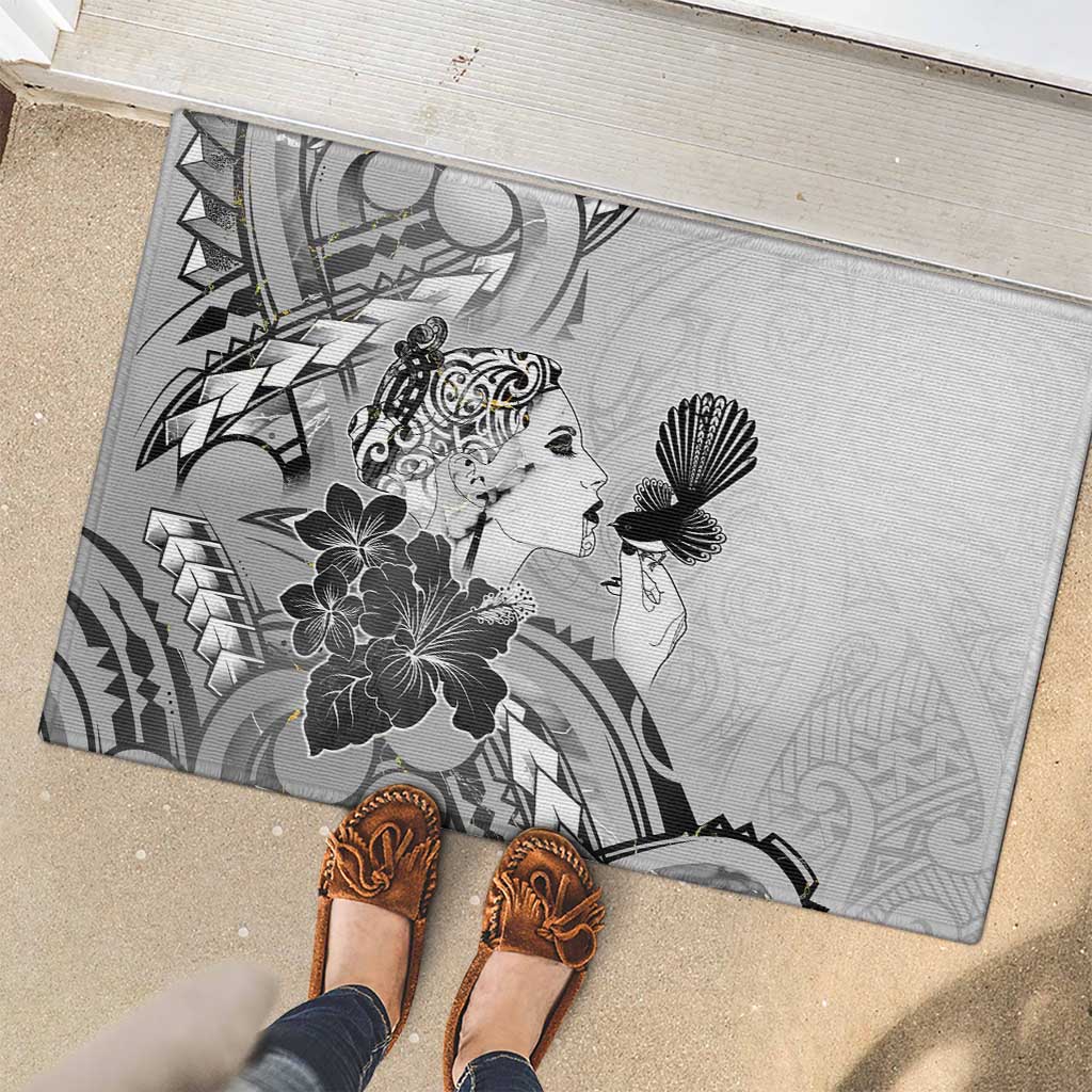 Aotearoa Maori Wahine Rubber Doormat Fantail Bird Black Gold Marble LT05 - Polynesian Pride
