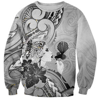 Aotearoa Maori Wahine Sweatshirt Fantail Bird Black Gold Marble LT05 Unisex Black - Polynesian Pride