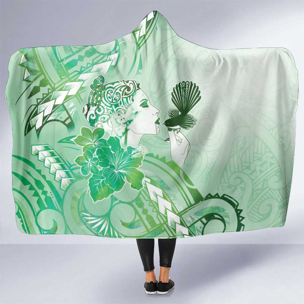 Aotearoa Maori Wahine Hooded Blanket Fantail Bird Green Gold Marble LT05 One Size Green - Polynesian Pride