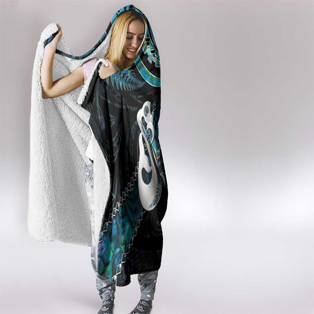 New Zealand Aotearoa Hooded Blanket Maori Manaia Paua Shell Glitter Turquoise LT05 - Polynesian Pride