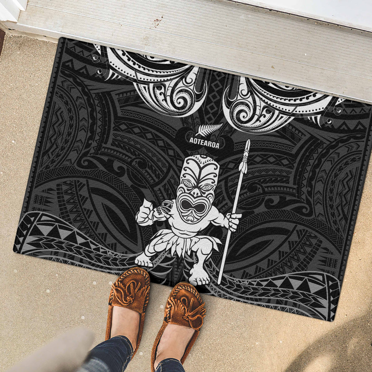 New Zealand Maori Taiaha Rubber Doormat Tiki Warrior Black LT05 - Polynesian Pride