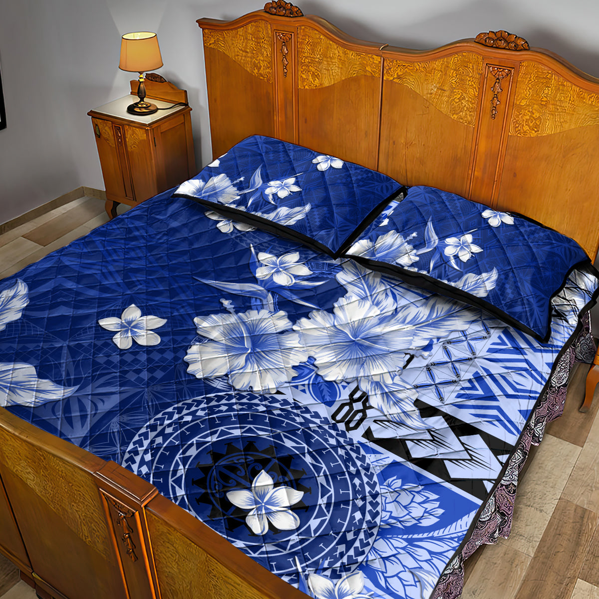 Samoa Siapo Pattern With Navy Hibiscus Quilt Bed Set