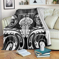 New Zealand Te Reo Maori Blanket Korero Maori Ai Au LT05 Black - Polynesian Pride