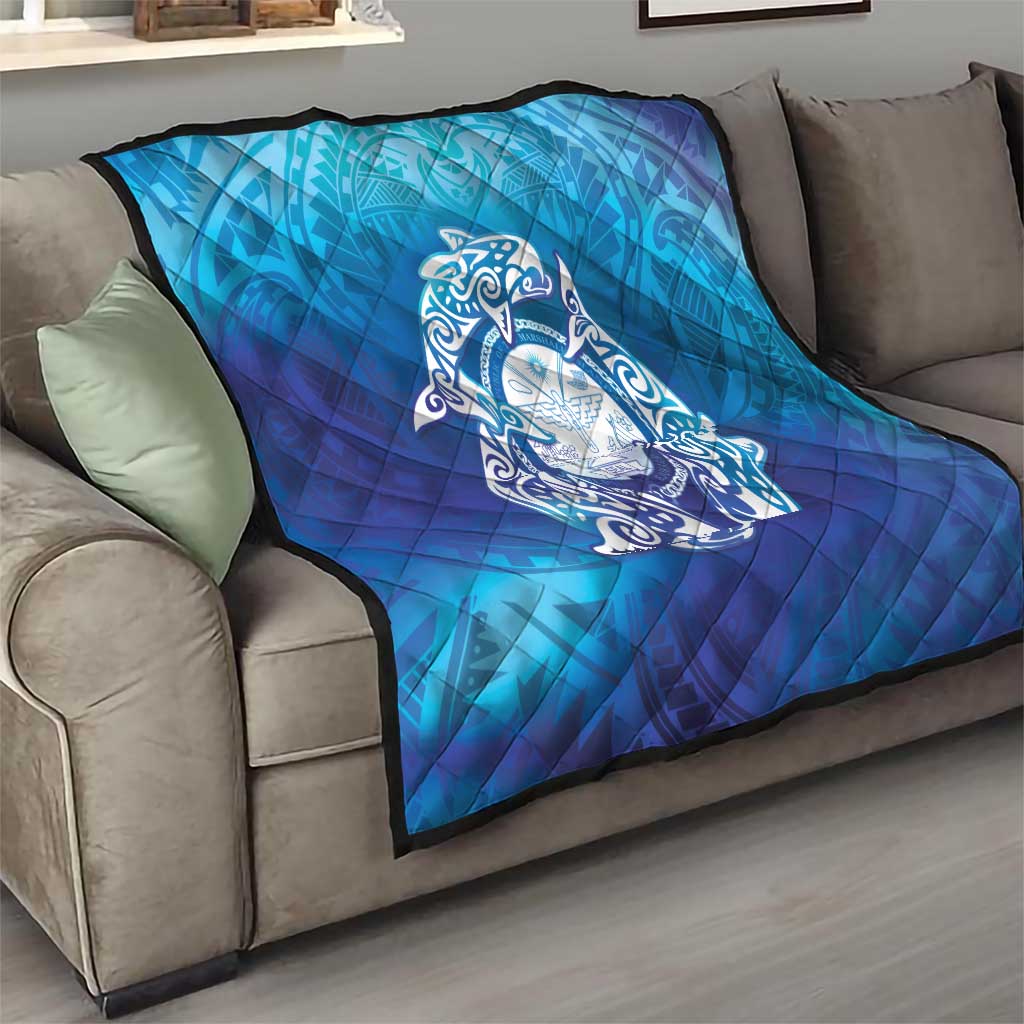 Marshall Islands Manit Day Quilt Tribal Dolphin With Marshall Seal - Polynesian Pride