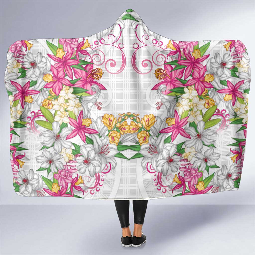 Hawaii Palaka Hooded Blanket White Tribal Pattern With Tropical Flowers - Polynesian Pride