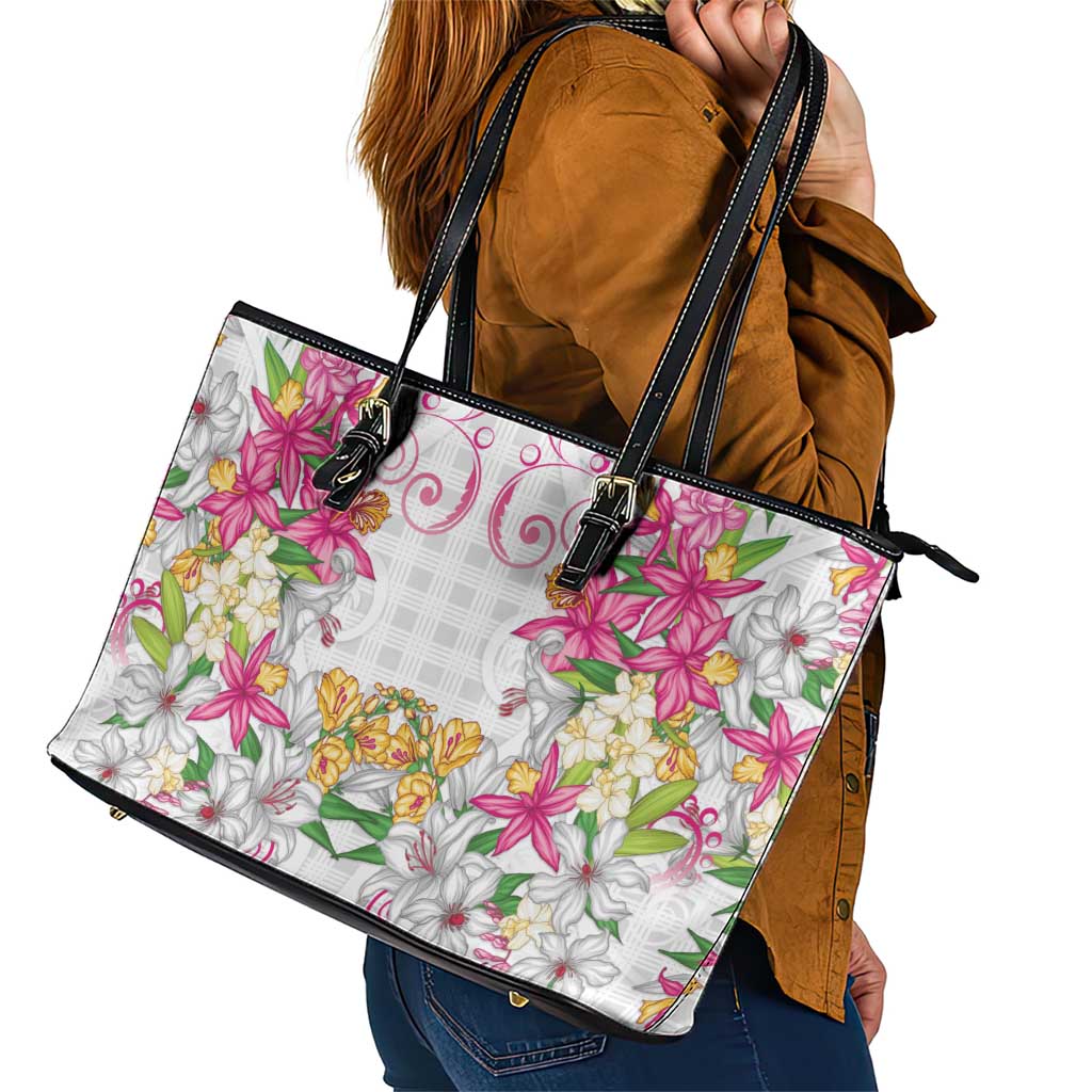 Hawaii Palaka Leather Tote Bag White Tribal Pattern With Tropical Flowers - Polynesian Pride