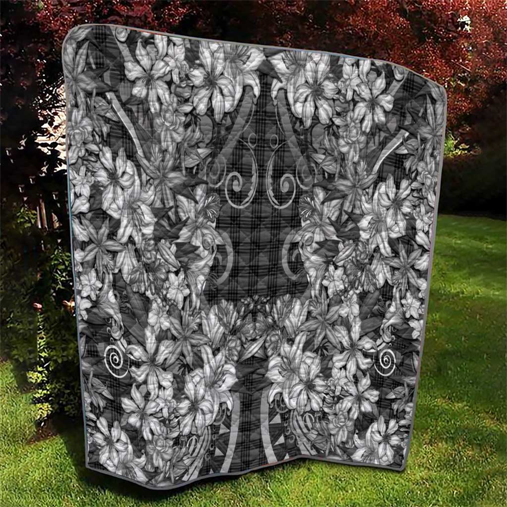 Hawaii Palaka Quilt Black Tribal Pattern With Tropical Flowers - Polynesian Pride