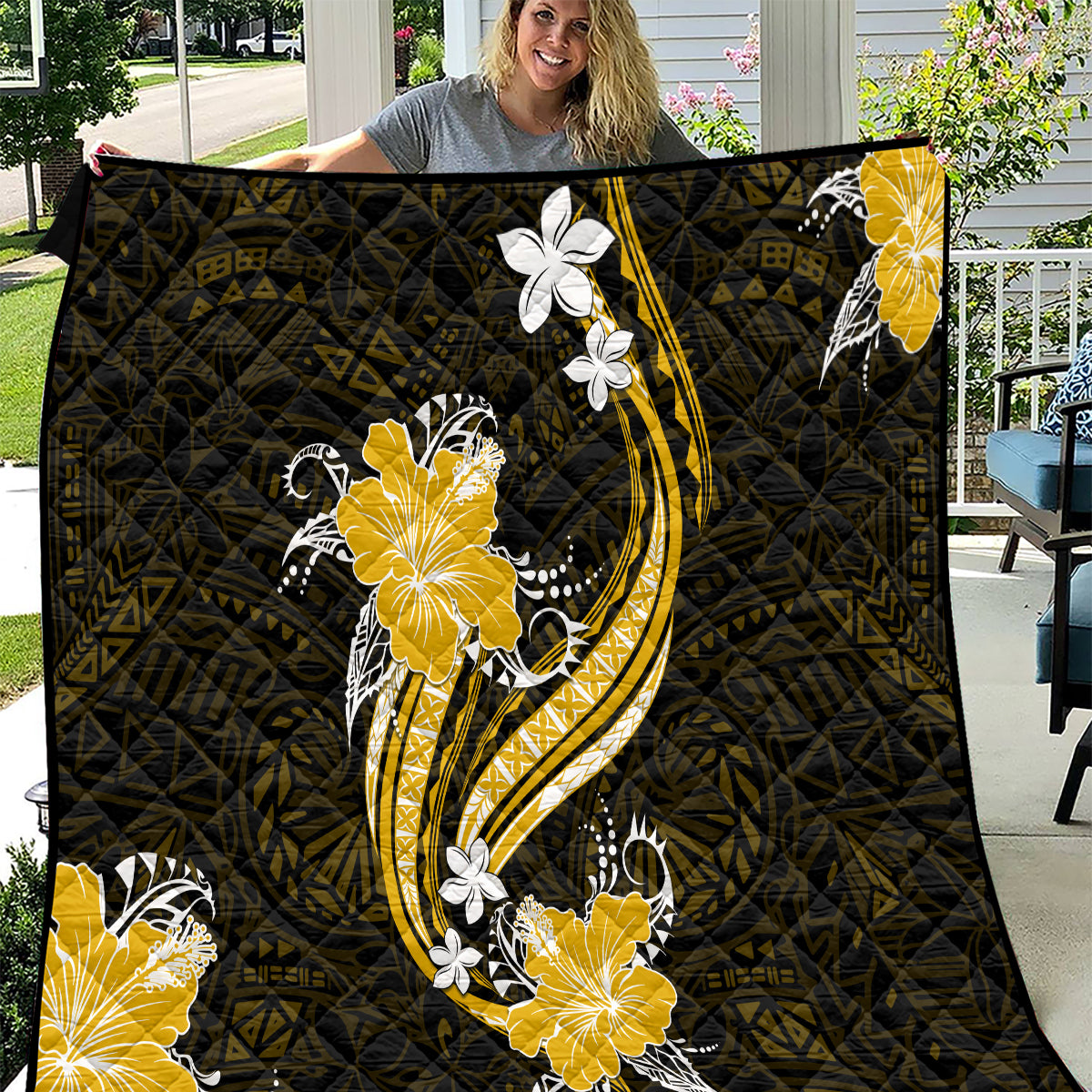 Gold Polynesian Pattern With Tropical Flowers Quilt LT05 Gold - Polynesian Pride