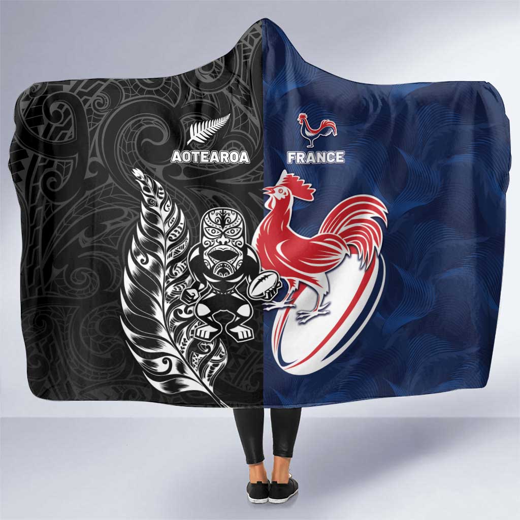 France And New Zealand Rugby Hooded Blanket Les Bleus Rooster With Maori Tiki - Polynesian Pride