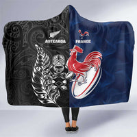 France And New Zealand Rugby Hooded Blanket Les Bleus Rooster With Maori Tiki - Polynesian Pride