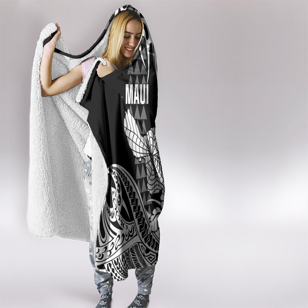 Hawaii Maui Upena Kiloi Hooded Blanket Kakau Tribal Pattern Black Version LT05 - Polynesian Pride