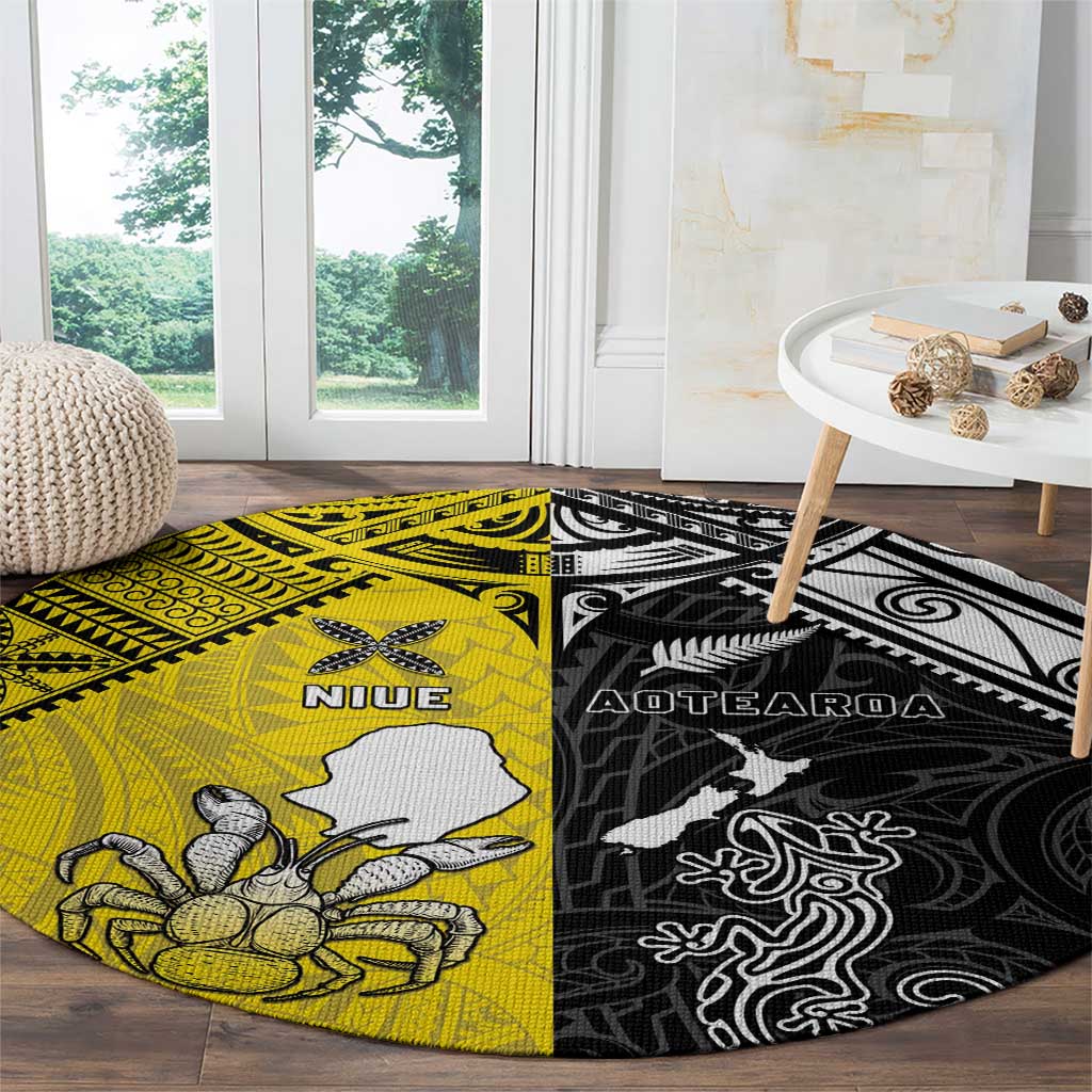 New Zealand Maori And Niue Hiapo Round Carpet Lizard And Coconut Crab Together