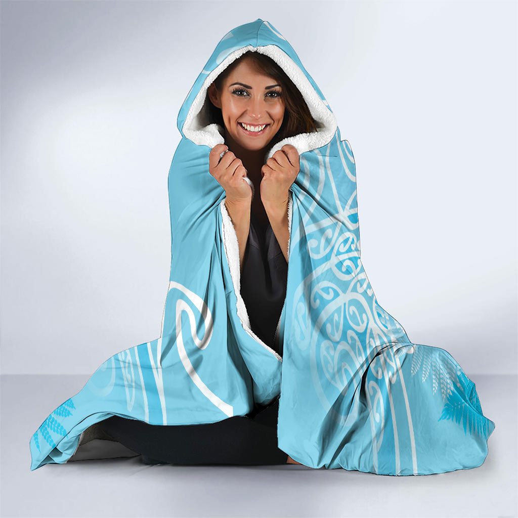 Aotearoa Maori Koru Curves Hooded Blanket Silver Ferns - Turquoise LT7 - Polynesian Pride