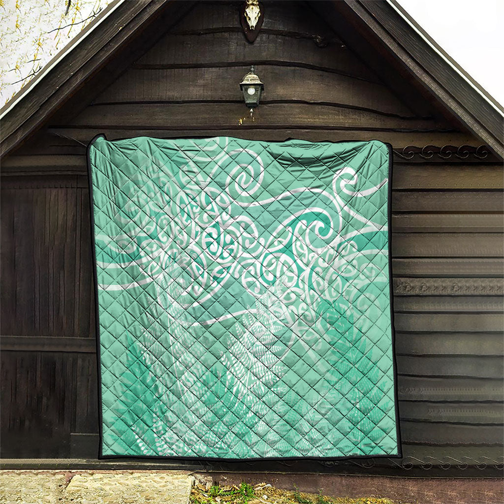 Aotearoa Maori Koru Curves Quilt Silver Ferns - Mint LT7 - Polynesian Pride