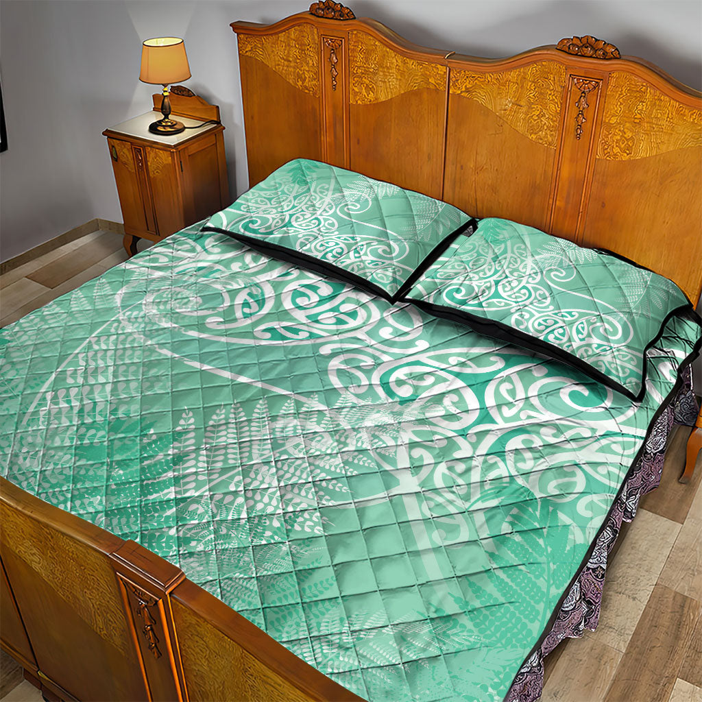 Aotearoa Maori Koru Curves Quilt Bed Set Silver Ferns - Mint LT7 - Polynesian Pride