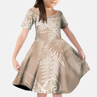 Aotearoa Maori Koru Curves Family Matching Off Shoulder Maxi Dress and Hawaiian Shirt Silver Ferns - Mocha