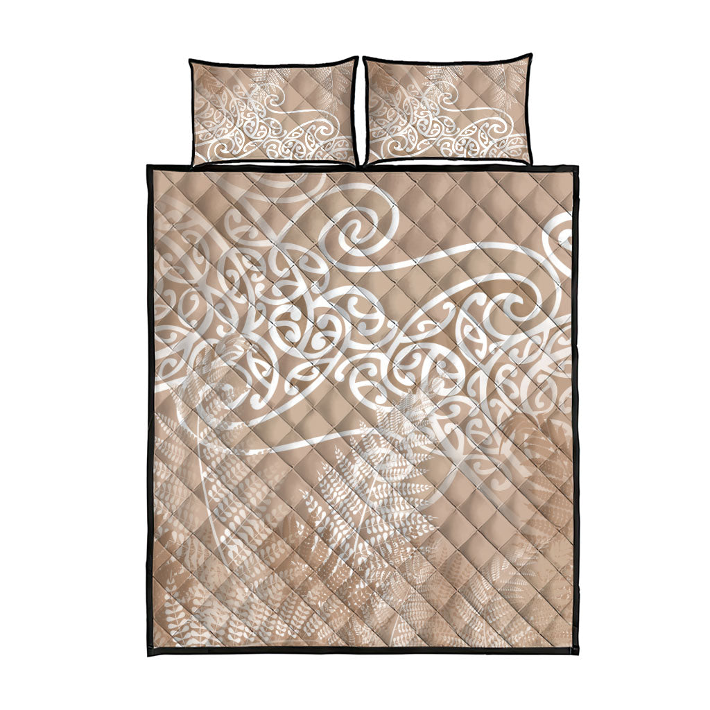 Aotearoa Maori Koru Curves Quilt Bed Set Silver Ferns - Mocha