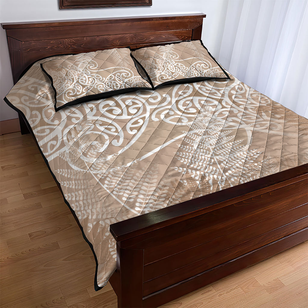 Aotearoa Maori Koru Curves Quilt Bed Set Silver Ferns - Mocha