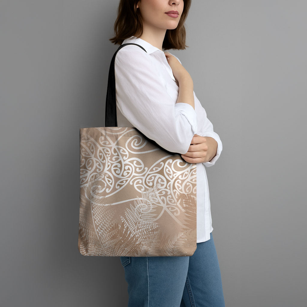 Aotearoa Maori Koru Curves Tote Bag Silver Ferns - Mocha LT7 - Polynesian Pride