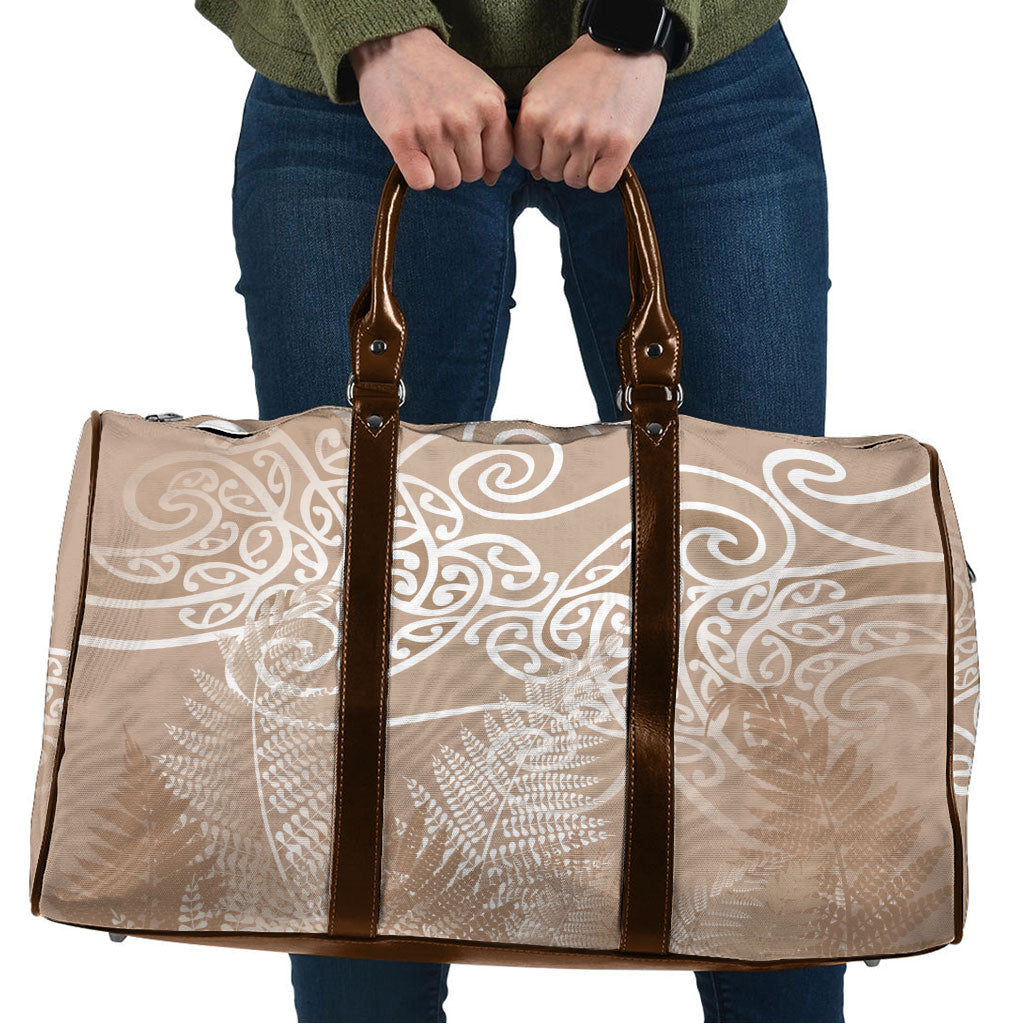 Aotearoa Maori Koru Curves Travel Bag Silver Ferns - Mocha LT7 Beige - Polynesian Pride
