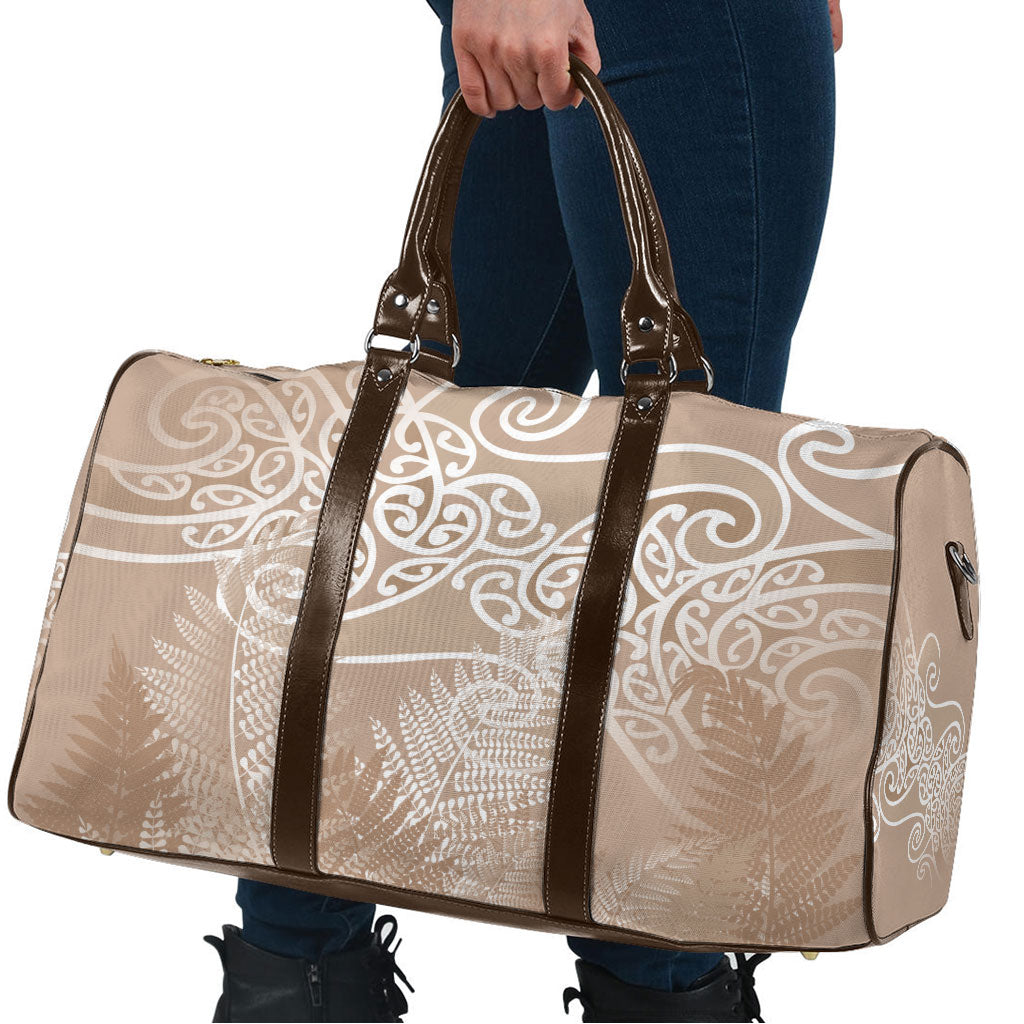 Aotearoa Maori Koru Curves Travel Bag Silver Ferns - Mocha LT7 - Polynesian Pride
