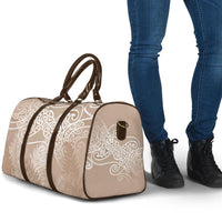 Aotearoa Maori Koru Curves Travel Bag Silver Ferns - Mocha LT7 - Polynesian Pride
