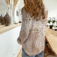 Aotearoa Maori Koru Curves Women Casual Shirt Silver Ferns - Mocha