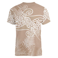 Aotearoa Maori Koru Curves Women V-Neck T-Shirt Silver Ferns - Mocha LT7 - Polynesian Pride