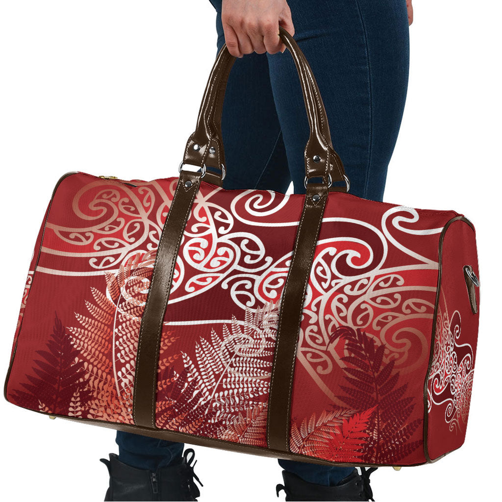 Aotearoa Maori Koru Curves Travel Bag Silver Ferns - Crimson Red LT7 - Polynesian Pride