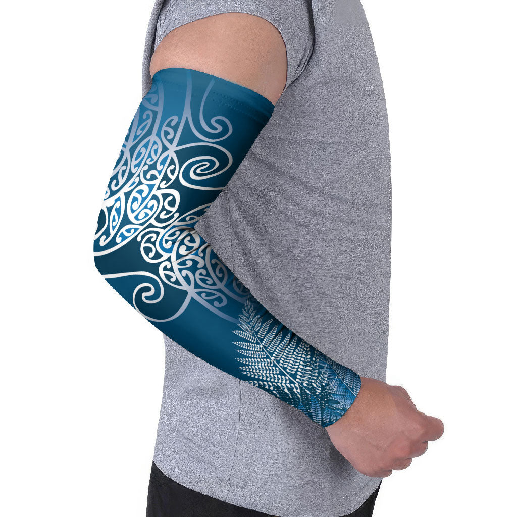Aotearoa Maori Koru Curves Arm Sleeves Silver Ferns - Navy Blue LT7 - Polynesian Pride