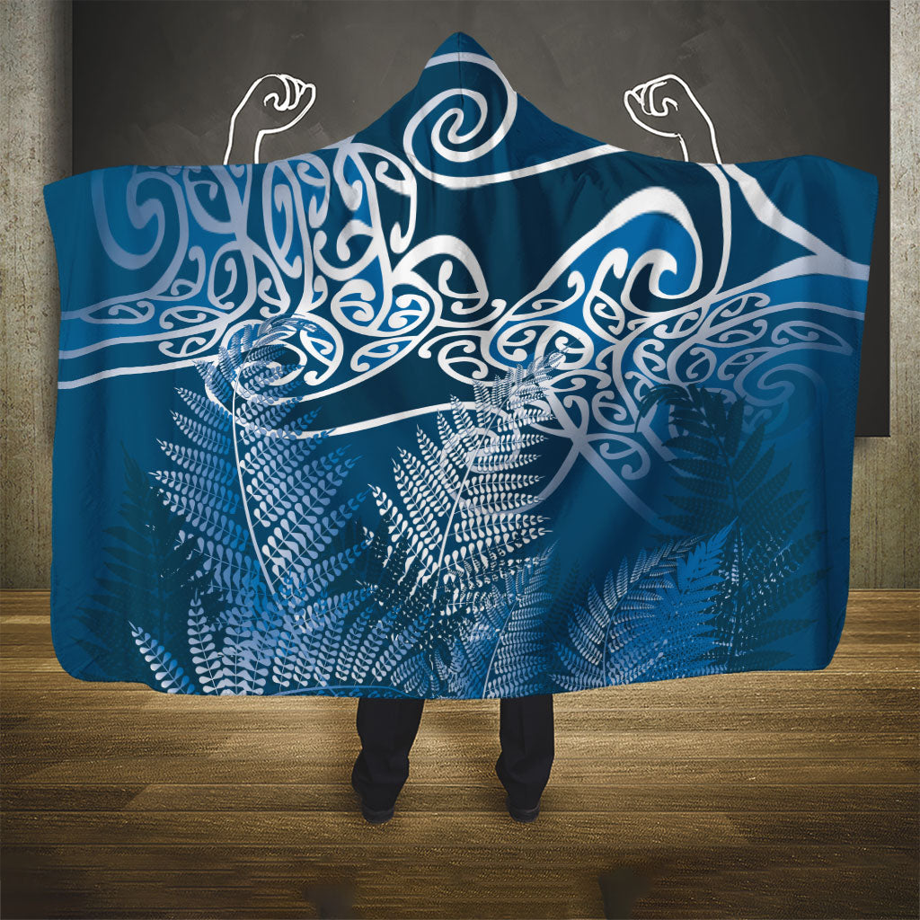 Aotearoa Maori Koru Curves Hooded Blanket Silver Ferns - Navy Blue LT7 - Polynesian Pride