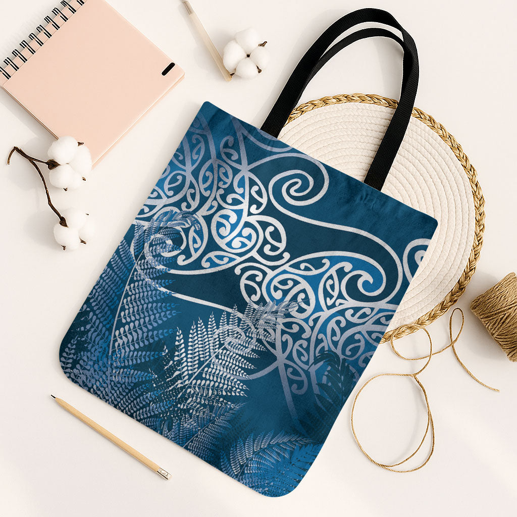 Aotearoa Maori Koru Curves Tote Bag Silver Ferns - Navy Blue LT7 Black Strap One Size Navy Blue - Polynesian Pride