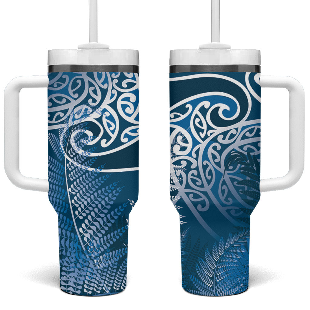 Aotearoa Maori Koru Curves Tumbler With Handle Silver Ferns - Navy Blue LT7 One Size: 40 oz Navy Blue - Polynesian Pride