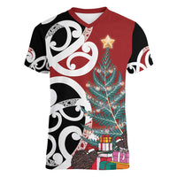 New Zealand Silver Fern Christmas Tree Women V-Neck T-Shirt Meri Kirihimete - Polynesian Pride