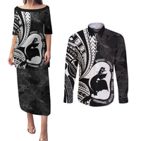 Mother's Day Couples Matching Puletasi and Long Sleeve Button Shirt Polynesia Vintage Hibiscus - Black LT7 Black - Polynesian Pride