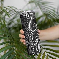 Polynesia Plumeria Lei Skinny Tumbler Black Curves Motif
