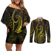 Polynesia Plumeria Lei Couples Matching Off Shoulder Short Dress and Long Sleeve Button Shirt Black Gold Curves Motif LT7 Gold - Polynesian Pride