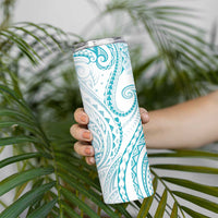 Polynesia Plumeria Lei Skinny Tumbler White Turquoise Curves Motif