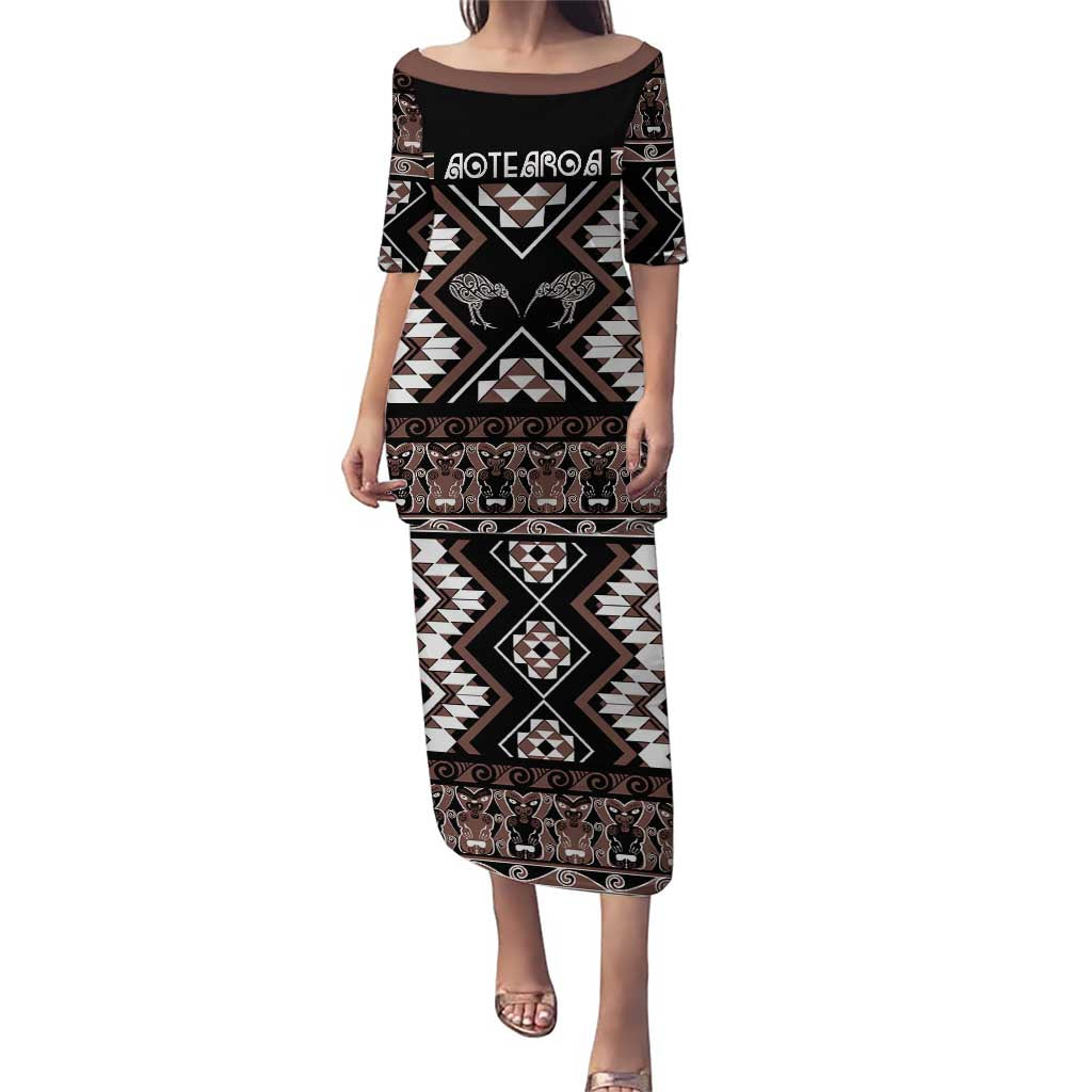 Personalised Taniko Motifs Aotearoa Puletasi Waitangi Kowhaiwhai Kiwi - Mocha LT7 Long Dress Mocha - Polynesian Pride