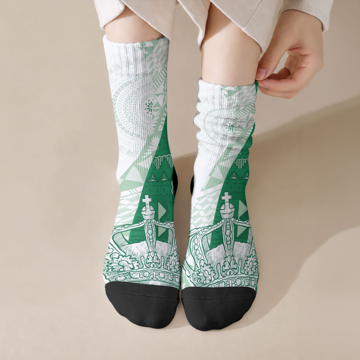Queen Victoria School Fiji Vulinitu Bau House Crew Socks Masi Tapa LT7 Crew Socks Green - Polynesian Pride