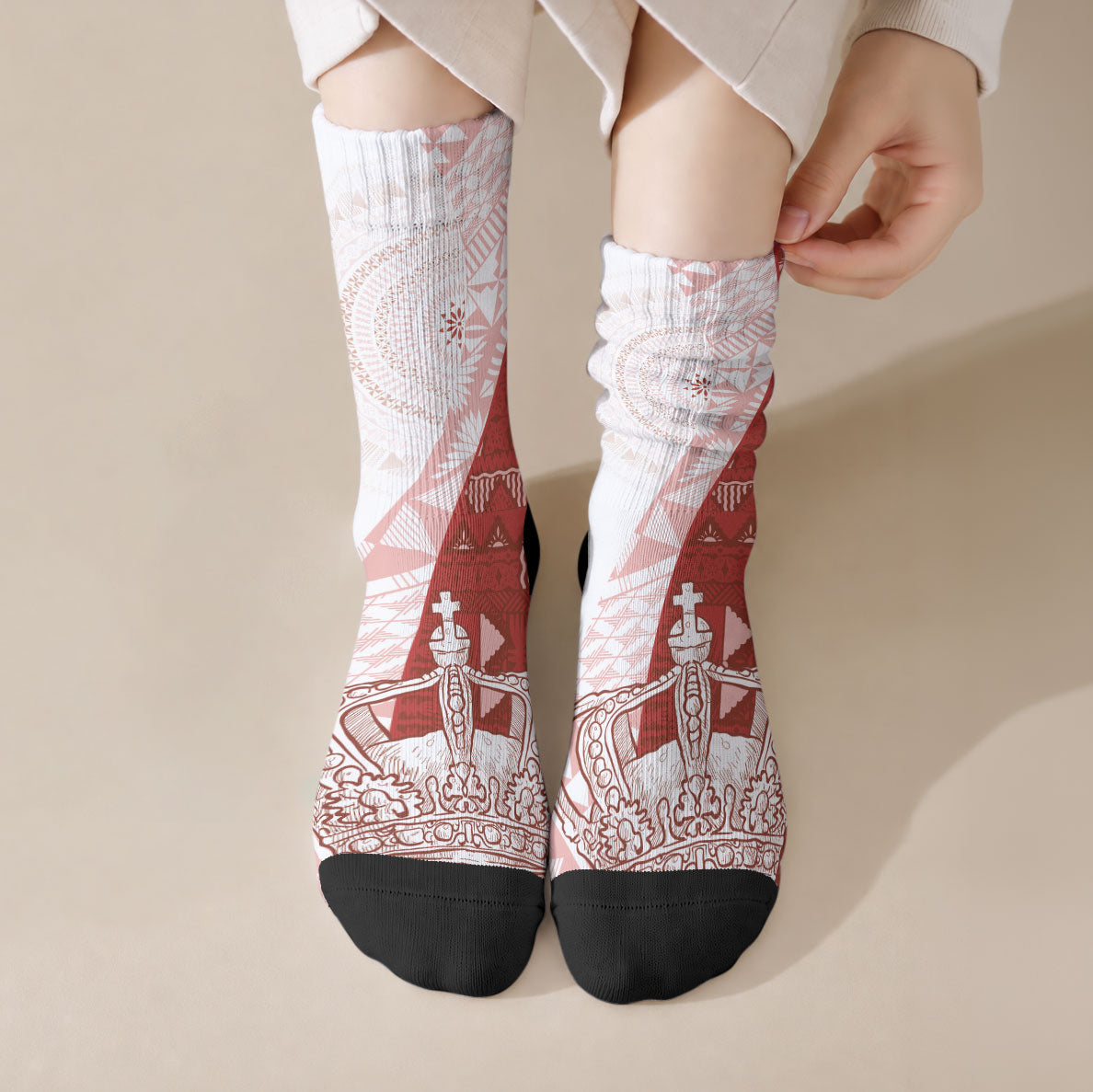 Queen Victoria School Fiji Vulinitu Tovata House Crew Socks Masi Tapa LT7 Crew Socks Red - Polynesian Pride
