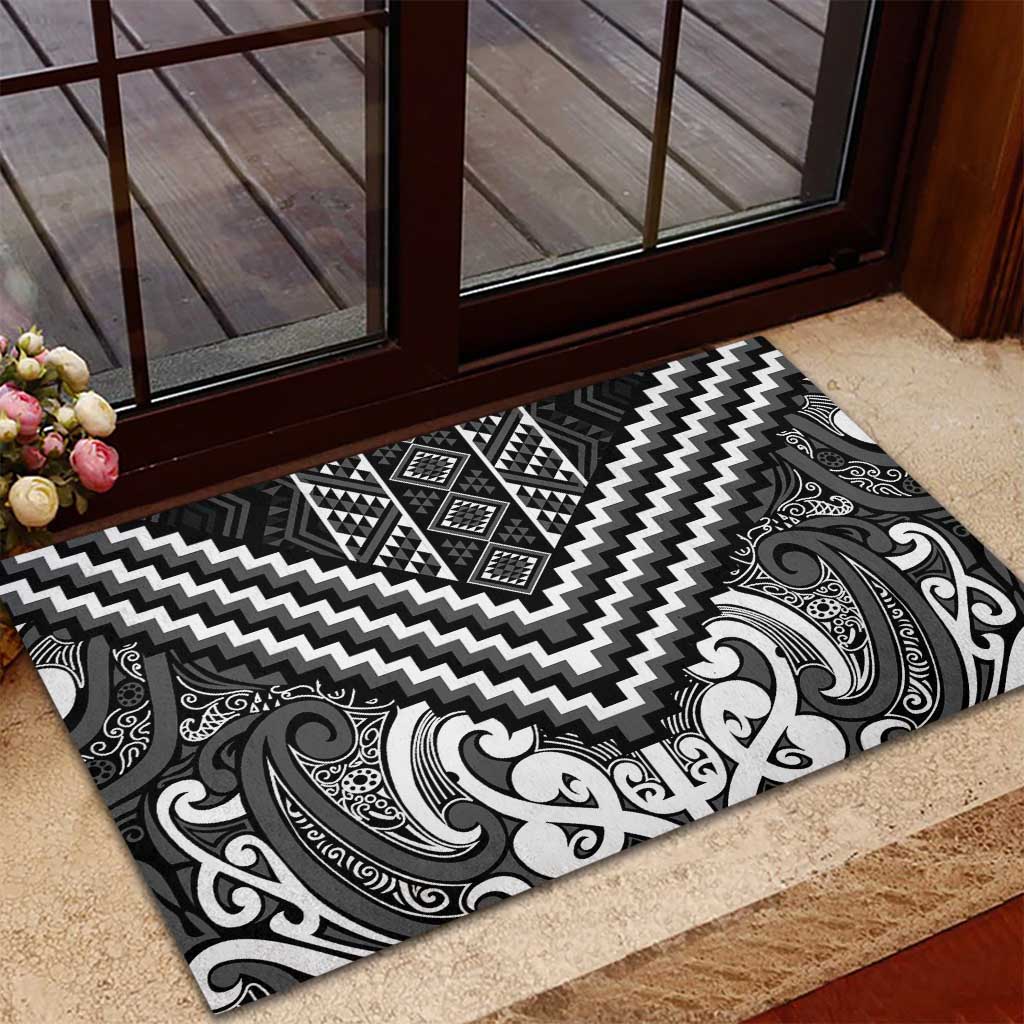 Maori Tukutuku Taniko Motifs Rubber Doormat Black Poutama Mix Kowhaiwhai