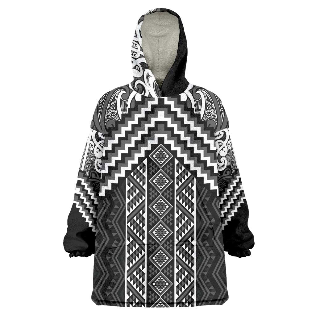Maori Tukutuku Taniko Motifs Wearable Blanket Hoodie Black Poutama Mix Kowhaiwhai LT7 One Size Black - Polynesian Pride