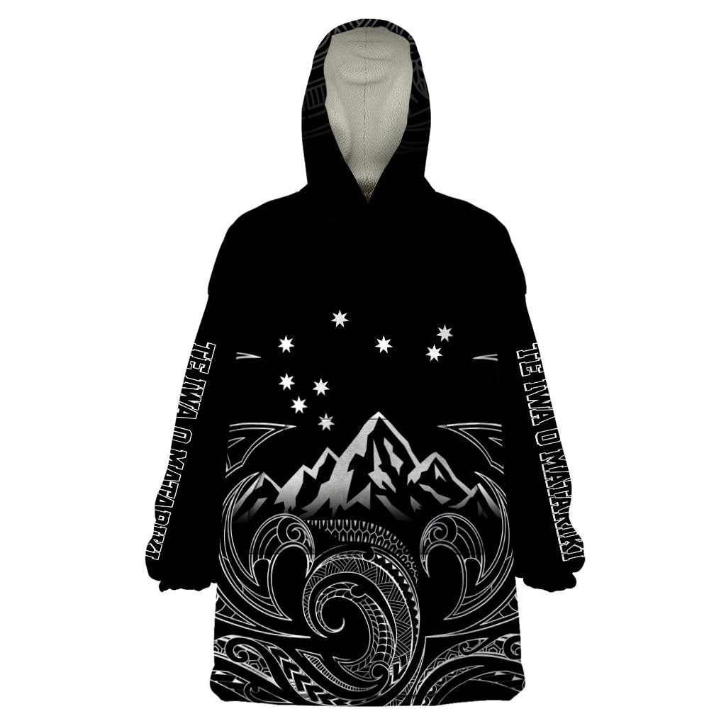 New Zealand Wearable Blanket Hoodie Maori Te Iwa o Matariki LT7 One Size Black - Polynesian Pride